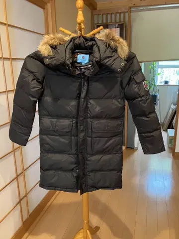 후드 부착 다운 코트