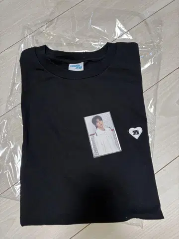 새상품 JIN BTS S/S T-SHIRT (BLACK) JIN 사이즈