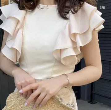 미쿠 튤 콤비 프릴 캐슈 블라우스