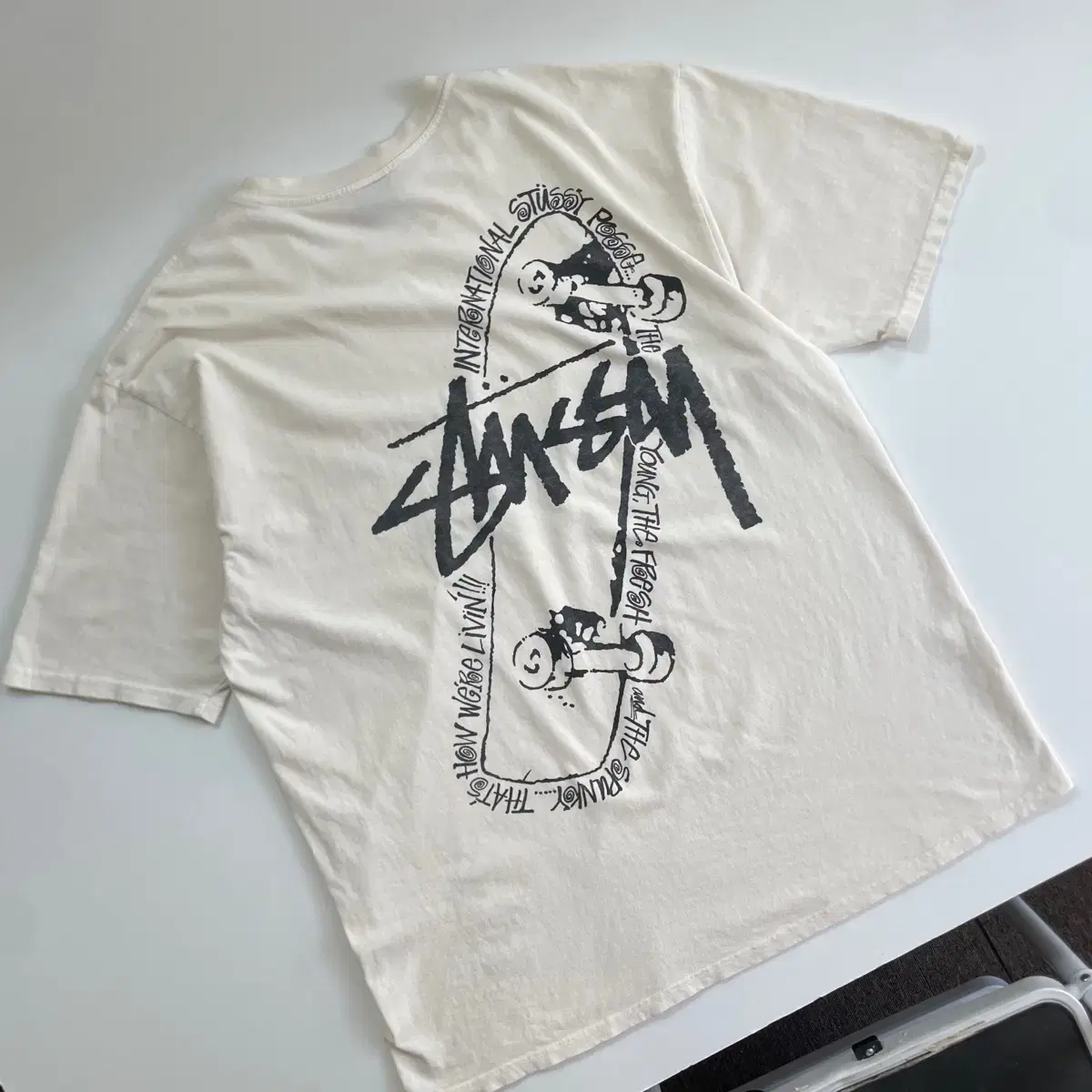 ★送料・関税込★STUSSY★Toucan T-Shirt Fog★ Stussy Toucan Tee Black Fog Ocean White 4colors Size S-XXL