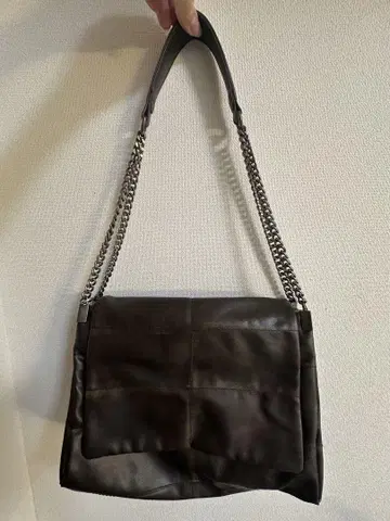 다크 브라운 가죽 숄더백