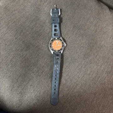 세이코 다이버 워치 오렌지 컬러