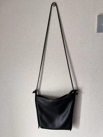 nouerxBEAURE 블랙 숄더백 외부 포켓 부착 미니백 가죽