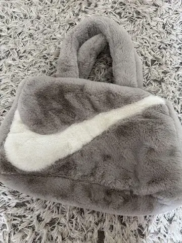 나이키 페이크 모피 토트백