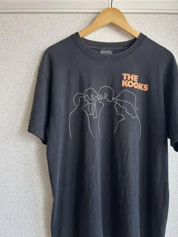 SHOOT THE KOOKS 실루엣 프린트 티셔츠 블랙