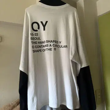 OY 지퍼가 달린 화이트 7부 소매 티셔츠