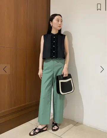 투모로우랜드 드라이 트윌 세미 와이드 크롭 팬츠