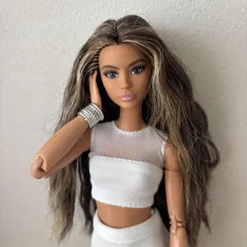바비(Barbie) 룩스 브루넷