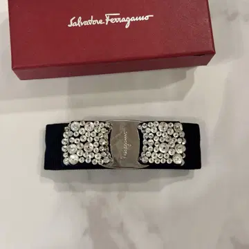FERRAGAMO 머리핀 블랙 크리스탈