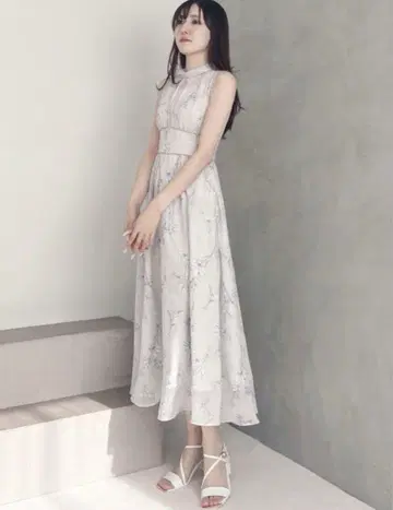 택 포함 새상품 MERCURYDUO 꽃무늬 백 레이스업 원피스