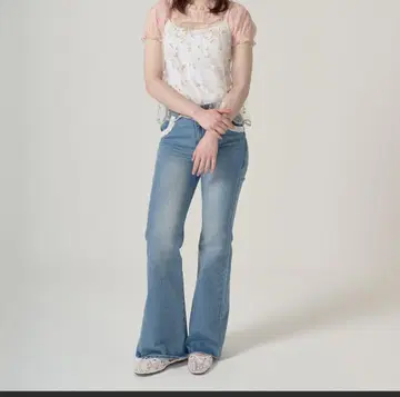 꽃무늬 자수 시어 개더 블라우스 TINA: JOJUN