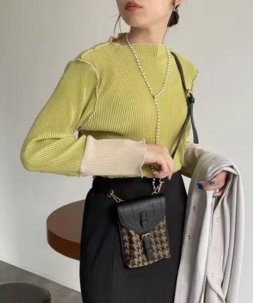 Thevon 소매 끝 배색 플리츠 멜로 풀오버