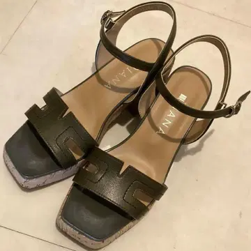 다이애나 캐주얼 샌들 카키