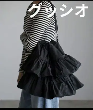 새상품급 프릴 디자인 블랙 숄더백