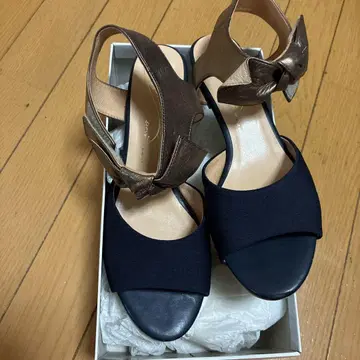 앵클 스트랩 샌들 24.5cm 네이비/브라운
