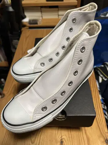 컨버스 하이컷 가죽 23.5cm 미사용 새상품