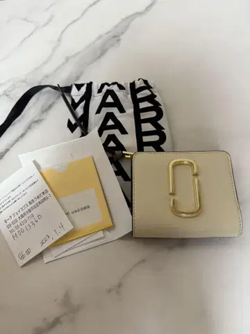 Marc Jacobs 아이보리 접이식 지갑 The Snap Shot