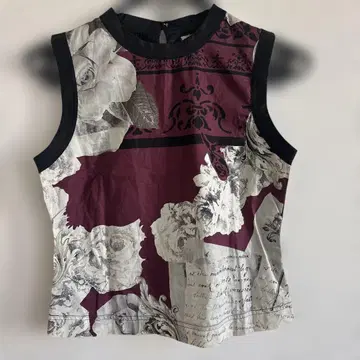 ikuko 꽃무늬 슬리브리스 탑