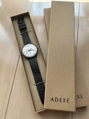 ADEXE 아날로그 시계 블랙 가죽 벨트