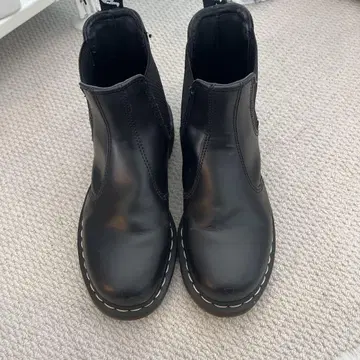 Dr. Martens 블랙 가죽 사이드 고어 부츠