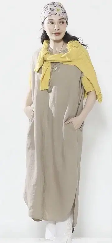 새상품급 Inge Holg 베이지 슬리브리스 원피스