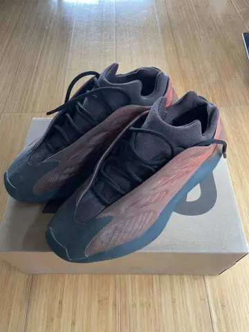 Yeezy 700 v3 US 11
