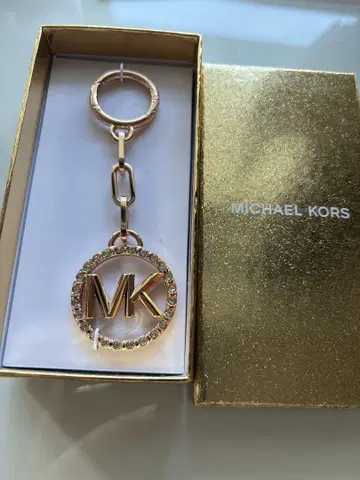 마이클코어스 키링