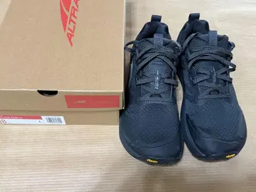 ALTRA M LONE PEAK 9+ 블랙 8 실내에서 시착만 한 상품