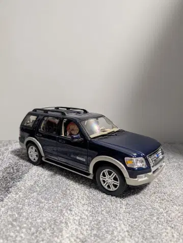 1/18 포드 FORD 익스플로러 Explorer 미니카