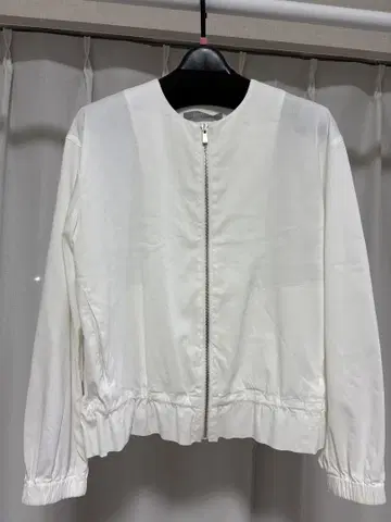 띠어리 럭스 화이트 노카라 자켓 프론트 지퍼
