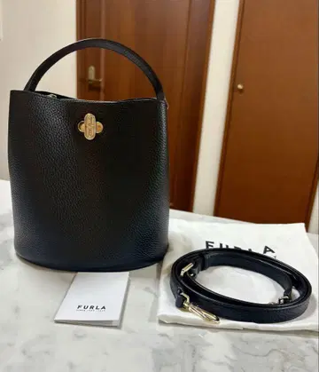 FURLA 다나에 2way 블랙 가죽 숄더백