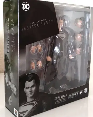 MAFEX 174 슈퍼맨 피규어