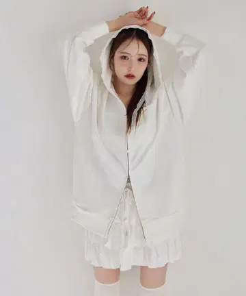 NICE CLAUP 오버 사이즈 후드티 & 티어드 미니 스커트 세트