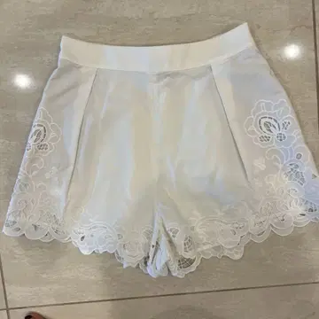 자라 화이트 레이스 숏팬츠 XS 새상품 택 없음