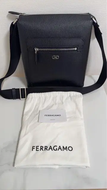 FERRAGAMO 간치니 블랙 가죽 숄더백