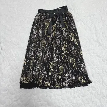 [엑시즈팜] 꽃 자수 샤샤 스커트 (M) / 예쁜 엘레강트
