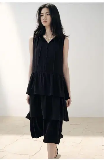 H&M 이번 시즌 블랙 슬리브리스 티어드 원피스