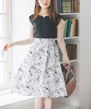 tocco closet 슬리브리스 플라워 프린트 원피스