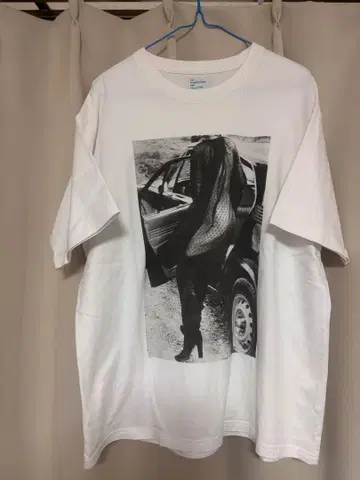 THE INTERNATIONAL ART COLLECTION 티셔츠