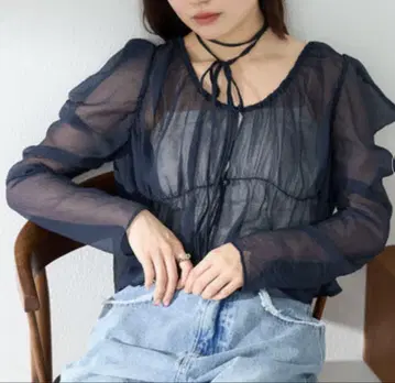 Kastane 초커가 달린 파워 숄더 블라우스 S (숏 기장)