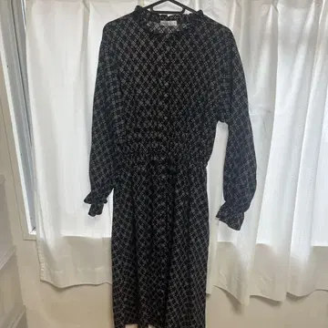 블랙 꽃무늬 롱 슬리브 드레스 M 사이즈