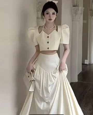 아이보리 셋업 프릴 장식