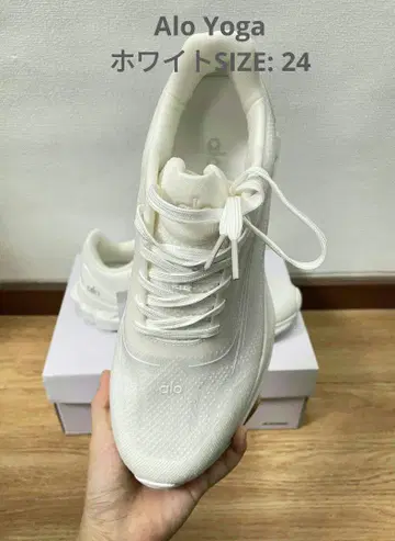 White 여성용 Alo Yoga Runner 스니커즈 24