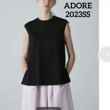 2023SS 어도어 리어 하이 게이지 슬리브리스 티셔츠 새상품급