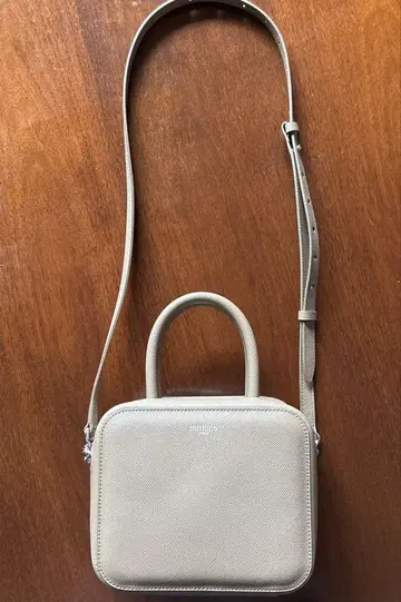 michino SQUARIT PM TAUPE 숄더백 베이지색