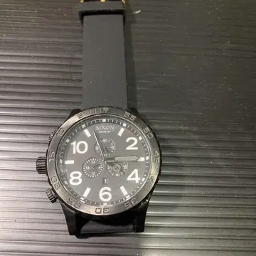 NIXON 블랙 러버 벨트 시계 300미터 방수