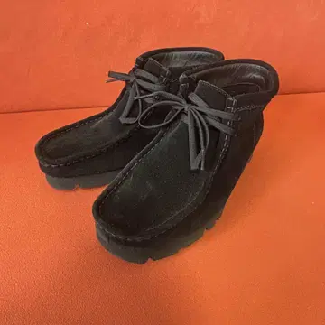 클락스 왈라비 스웨이드 GORETEX 비브람 밑창