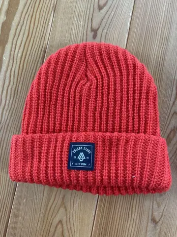 VOLCOM 레드 오렌지 니트 모자