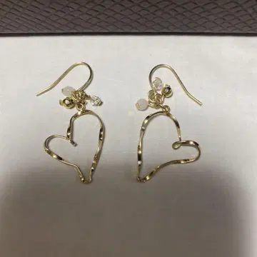 하트 모양 골드 컬러 후프 귀걸이