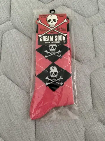 CREAM SODA 스컬 디자인 삭스 25-27cm